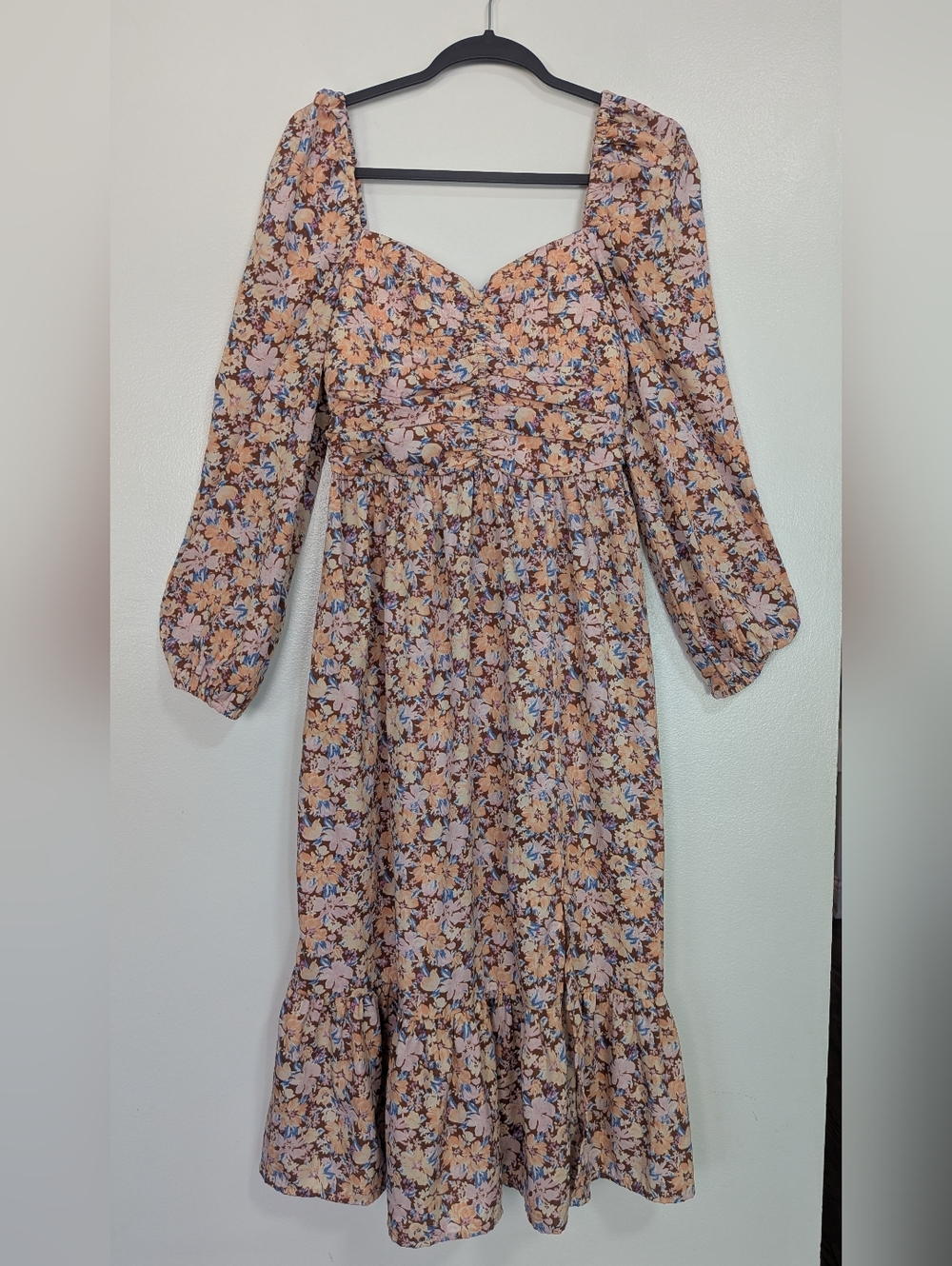 Band of the Free Size Medium Floral Sweetheart Neck Midi Dress with Pockets